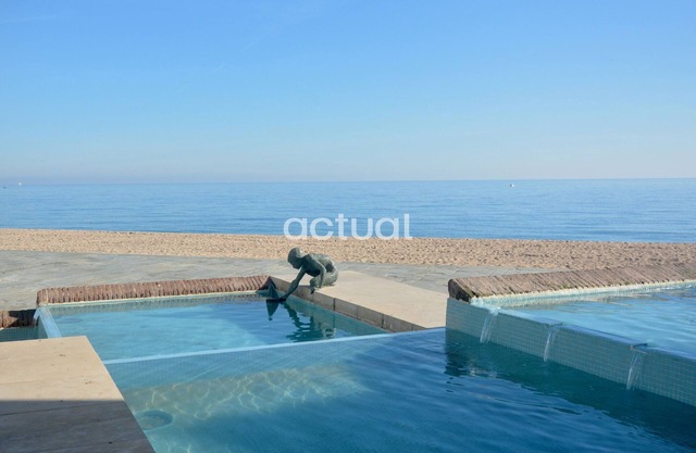 Elypalace 10-3 Seafront apartment