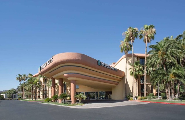 Embassy Suites Phoenix - Biltmore
