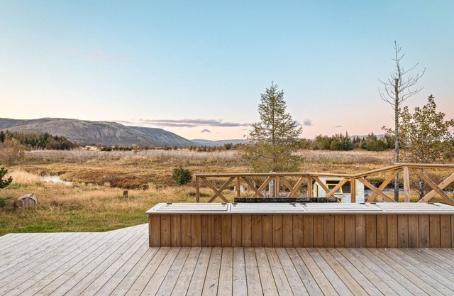 Embrace Nature by the River: Hot Tub & Scenic Views