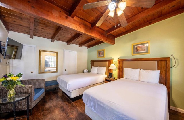 Emerald Bay Lodge 
