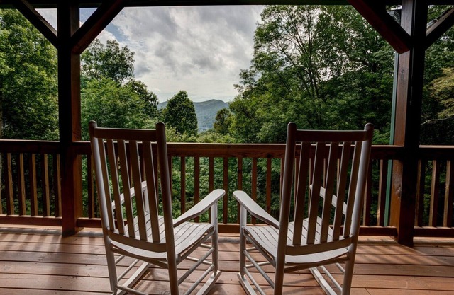Emerald Bear | Large, Private Home in Maggie Valley | Hot Tub