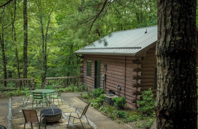 Emerald Lake Cabin - Fishing - Couples - Lakefront - Cozy