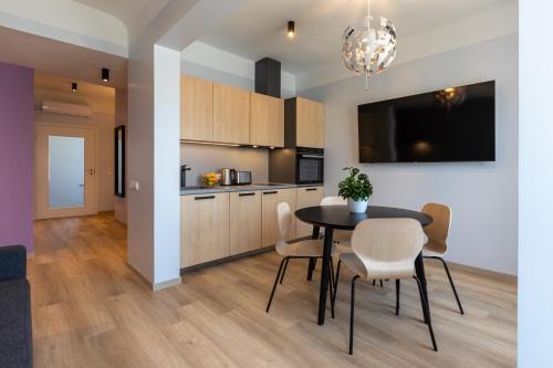 Emilie Suite