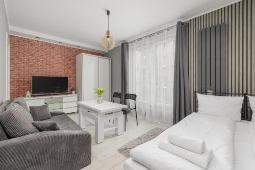 Emilii Plater Chic Studio by BookingHost