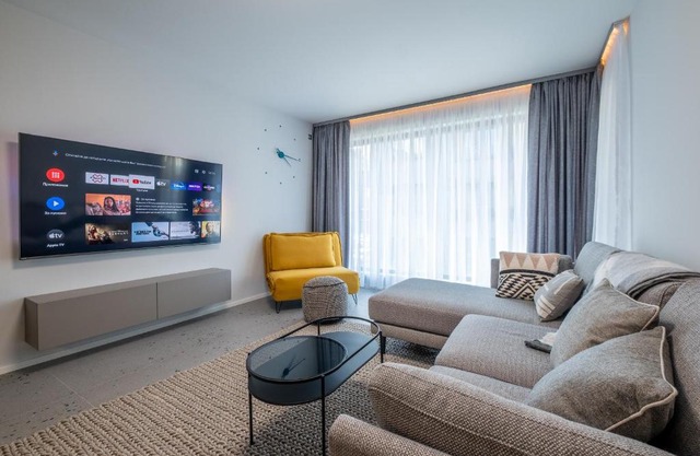 Emirates Luxury Apartment Free Parking Terrace