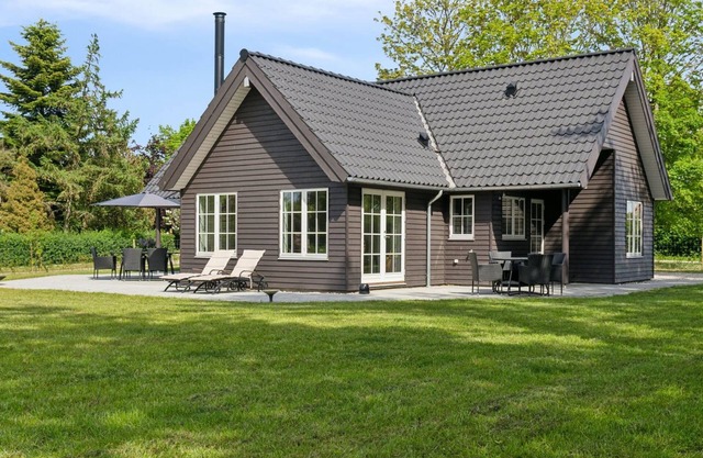 "Emmalina" - 1.3km from the sea by Interhome