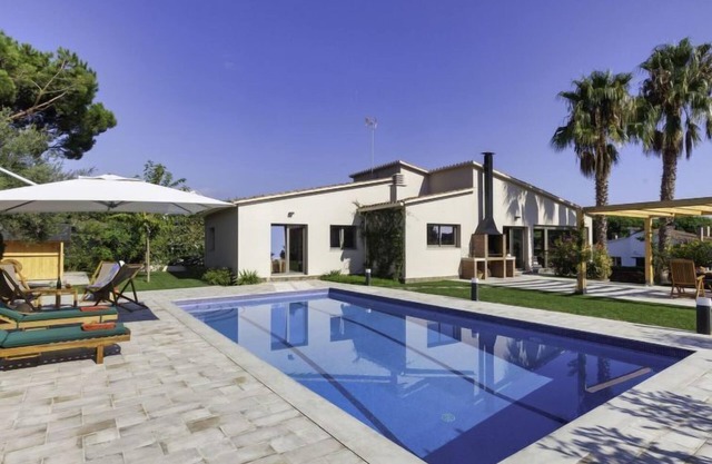Emporion by Interhome