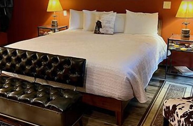 Empty Arms Parlor - Rm. 208