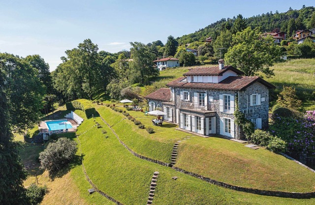 Enchanting and sunny villa with pool & breathtaking views! -Villa Poggio al Lago