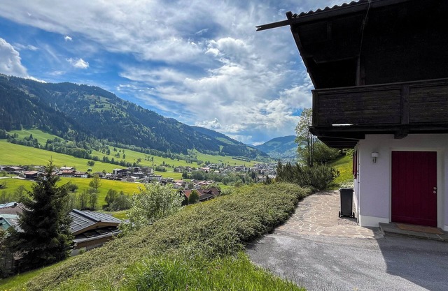 Enchanting chalet in a panoramic location