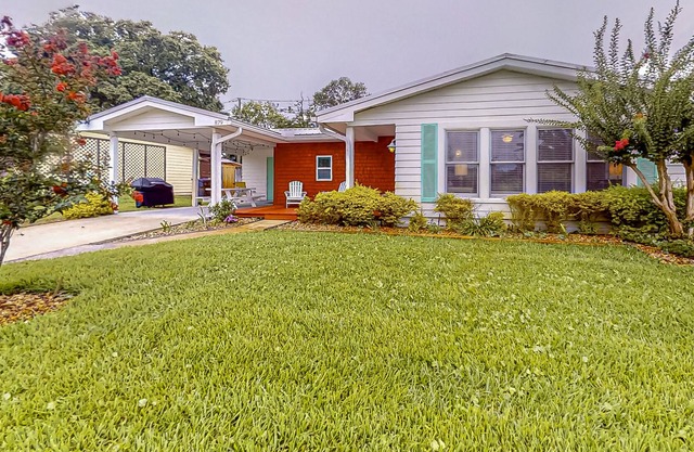 Enchanting home with firepit, heated pool, patio, grill, 2 kayaks, washer/dryer
