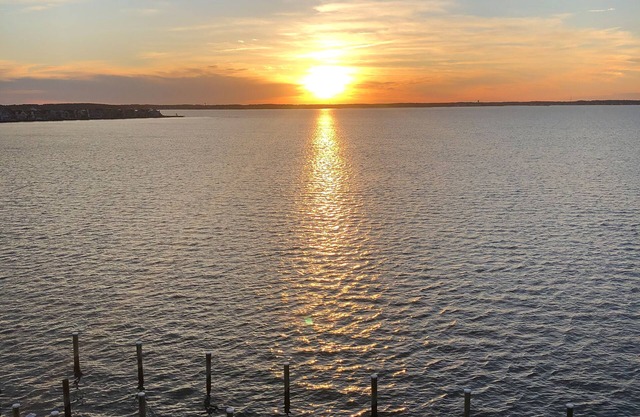 Enjoy a Bayfront Balcony, Amazing Views, WiFi, Central AC & Shared Outdoor Pool