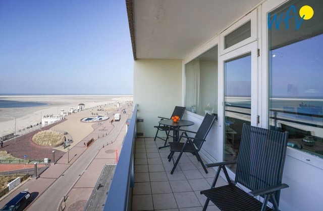 Enjoy a fantastic view of the North Sea! In this cozy fer