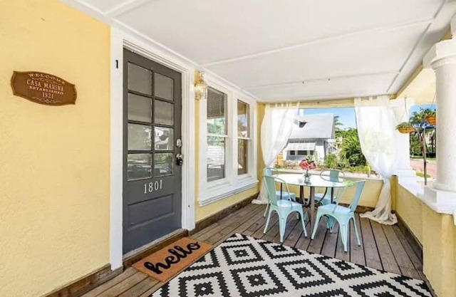 Enjoy a historic Florida cottage near Intracoasta