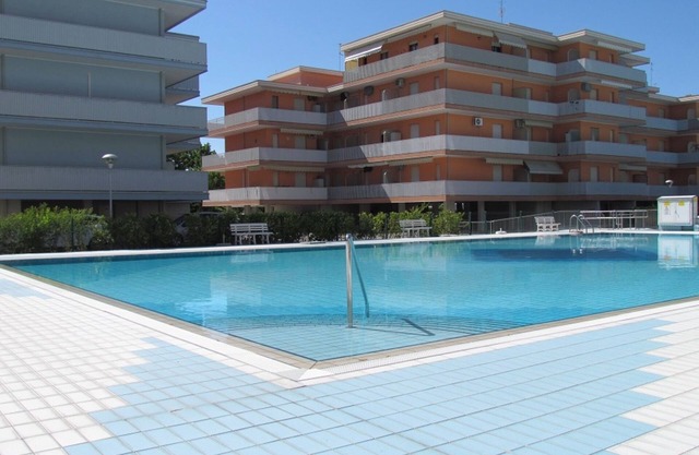 Enjoy a lovely flat with pool