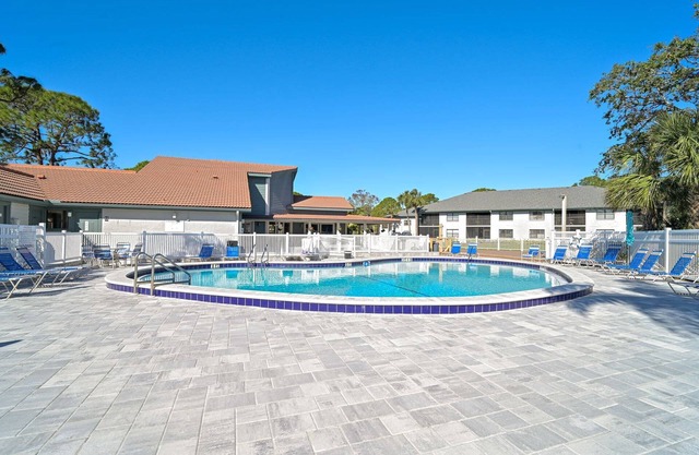Enjoy A Suncoast Retreat: 15% off unit Nov 30!