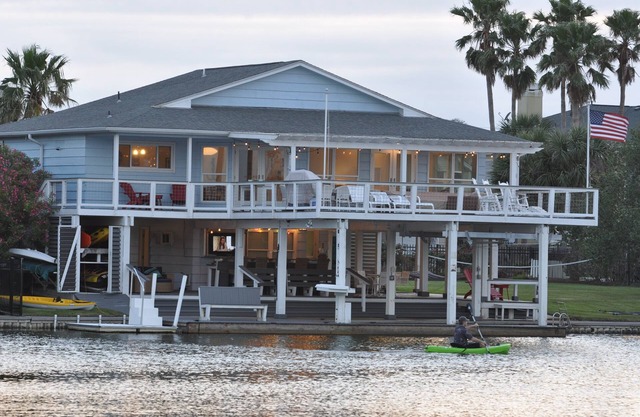 Enjoy a unique experience with a lagoon in your backyard, away from the crowds