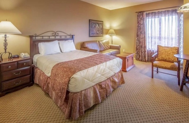 Enjoy Beautiful HOTSPRINGS close to Genoa/Lake Tahoe. ALL AMENITIES INCLUDED!