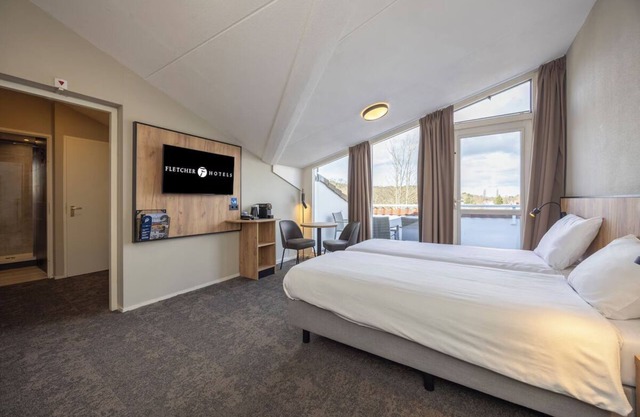 Enjoy Elegant Stay with Terrace, Indoor Pool & Walks in Schoorl Dunes