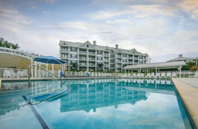 Enjoy Hill Country Adventures 2BD apt located in resort location