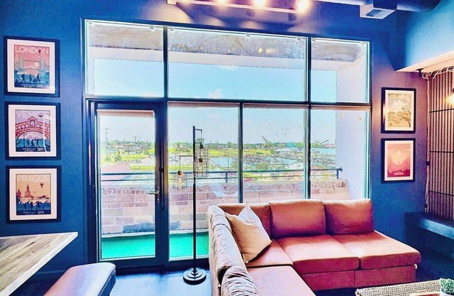 Enjoy Lake & Pool Views Just Minutes From Cedar Point Sports Force