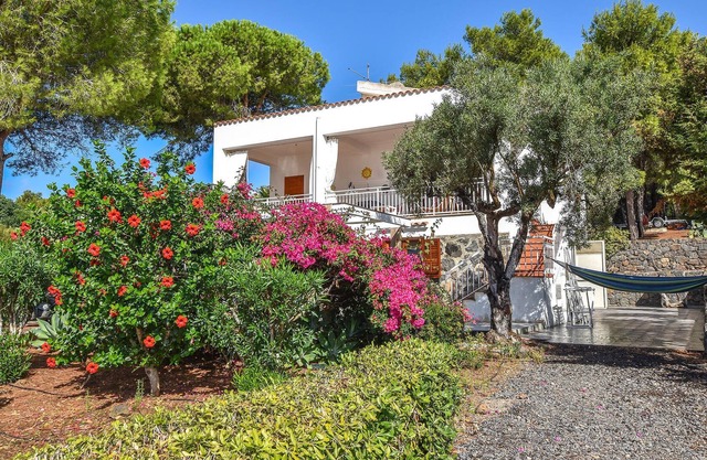 Enjoy relaxing vacations on the island of Ustica.