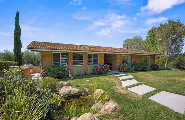 Enjoy the peaceful and relaxing time at windmill winery house!