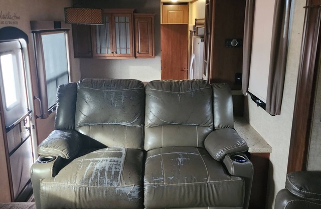 Enjoy the weekend in this enchanting RV while waiting for the Eclipse 2024