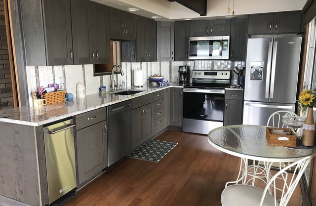 Enjoy This Quiet, Relaxing Lakefront Location!!