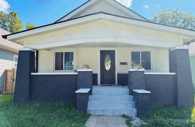 Enjoyable 3-bedroom house with AC in vibrant Indianapolis