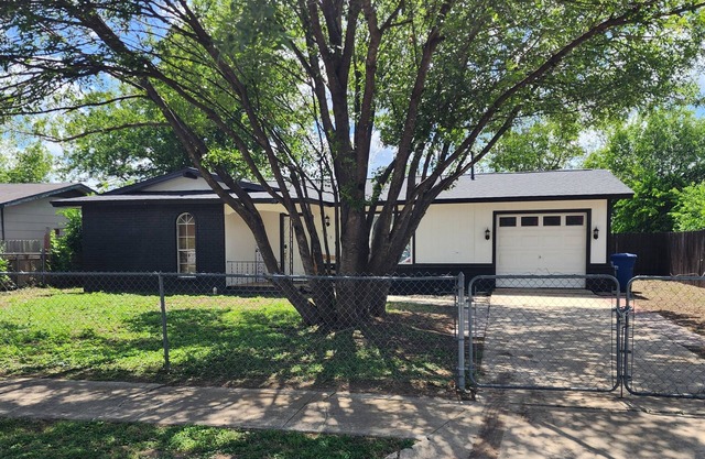 Enjoyable 3-bedroom house with AC in San Antonio