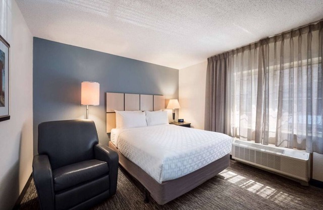 Enjoyable Stay! 3 Family-friendly Units w/Kitchens, Pets Allowed!
