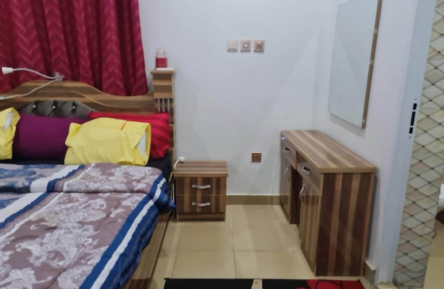 Ensuite 3 bedroom flat with superfast WiFi and 24hr Electricity