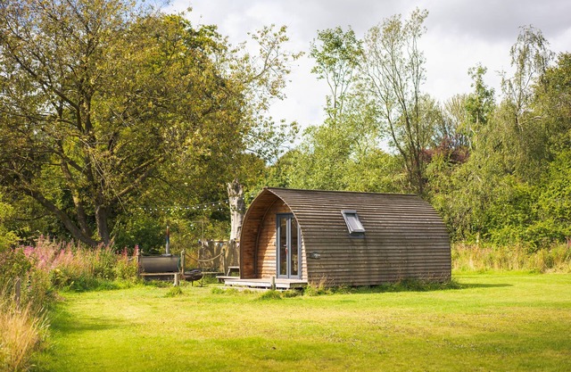 Ensuite Glamping Cabin with Swedish Wood Fired Tub