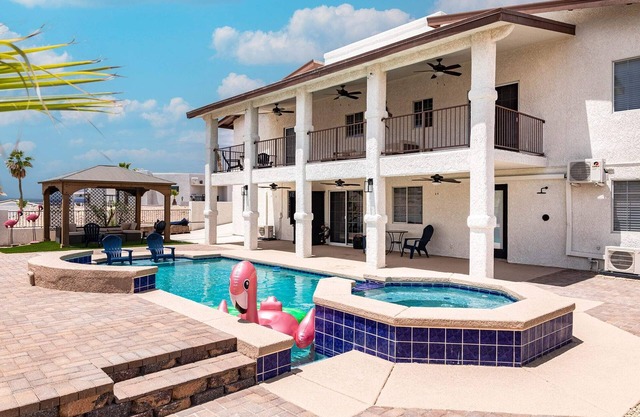 Entertainers Dream w/Heated Pool & Spa + Views!
