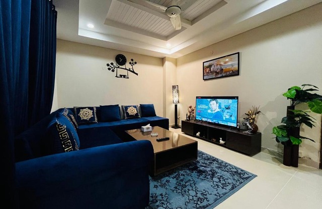 Entire 1 BR Apartment: Netflix, Youtube.