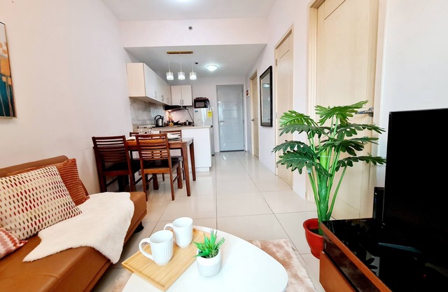 Entire 2BR nr SM North Fastnet Netflix Parking