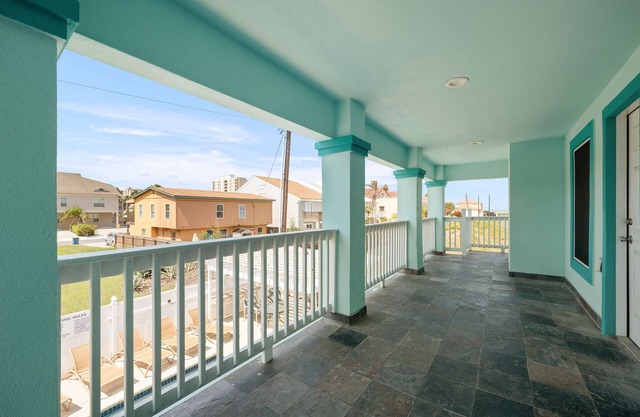 Entire 4 Plex - up to 36 people * Private Pool