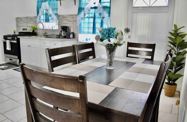 Entire Christiansted Home Walk To Beach/Resort