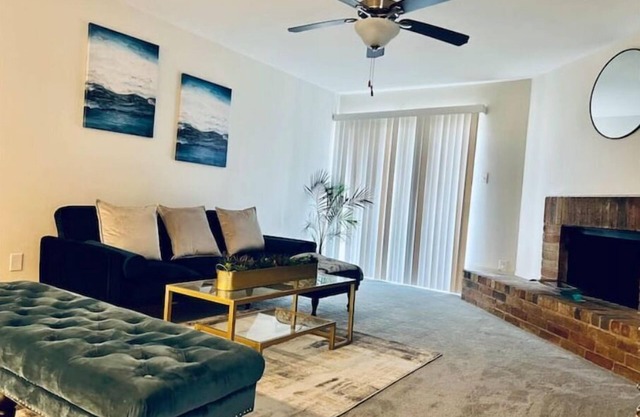 Entire Condo Terrace @ Bellaire & Kim Son next to park with pool, & tennis court