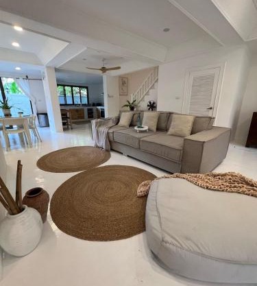 Entire Family house great location near Big Buddha