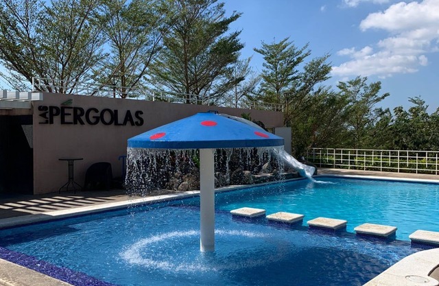 Entire home in Distrito Zaragoza, El SalvadornClose to the beach and mountains