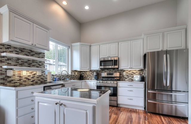Entire home w/hot tub! Near glacier, skiing, and more