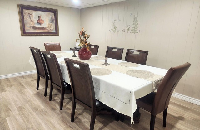 Entire House Walking distance to downtown Niagara on the Lake