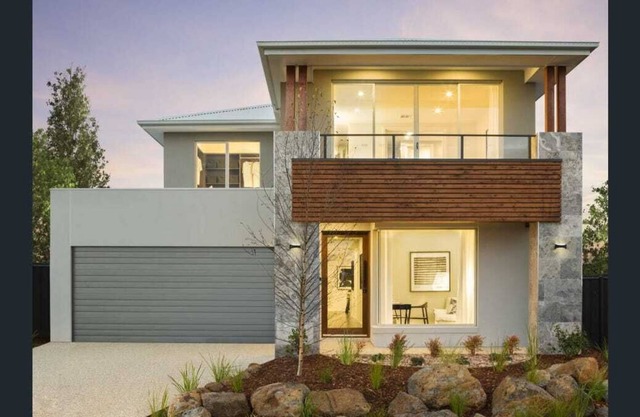 Entire house close to beaches and shops