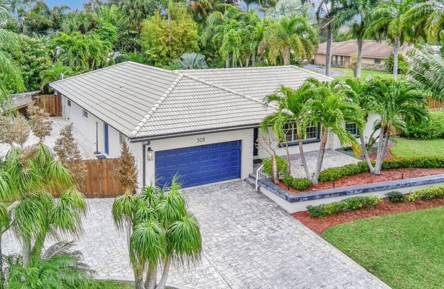 Entire House Villa Boca 4 Bedroom, 3 Bathroom W/Pool and Grill