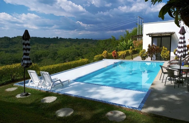 Entire Spacious and Private Villa/Minutes to Parque Del Café/Salento