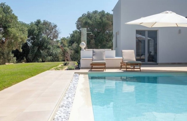 Entire villa with swimming pool close to the sea
