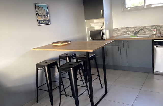 Entre Sète et Montpellier Proche de la Plage Appartement Indépendant Dans Villa