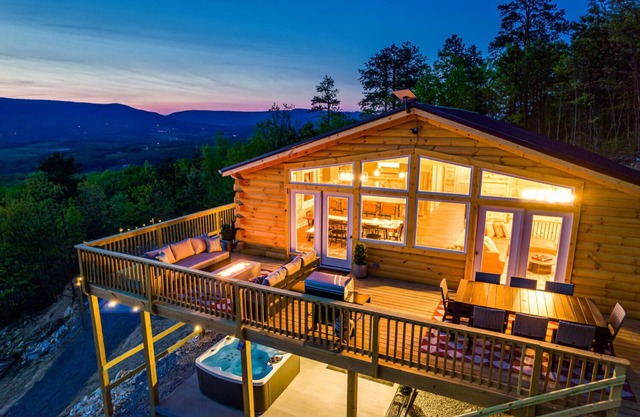 Epic Views - Pickleball - HotTub - Firepit - Shenandoah National Park!